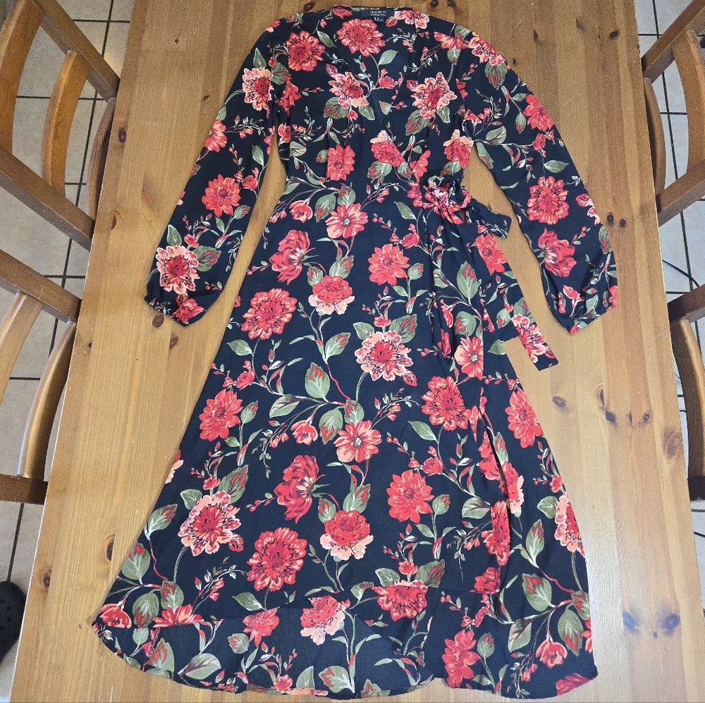 Forever 21 Black and Red Floral Long Sleeve Sheer Wrap Dress Size Medium